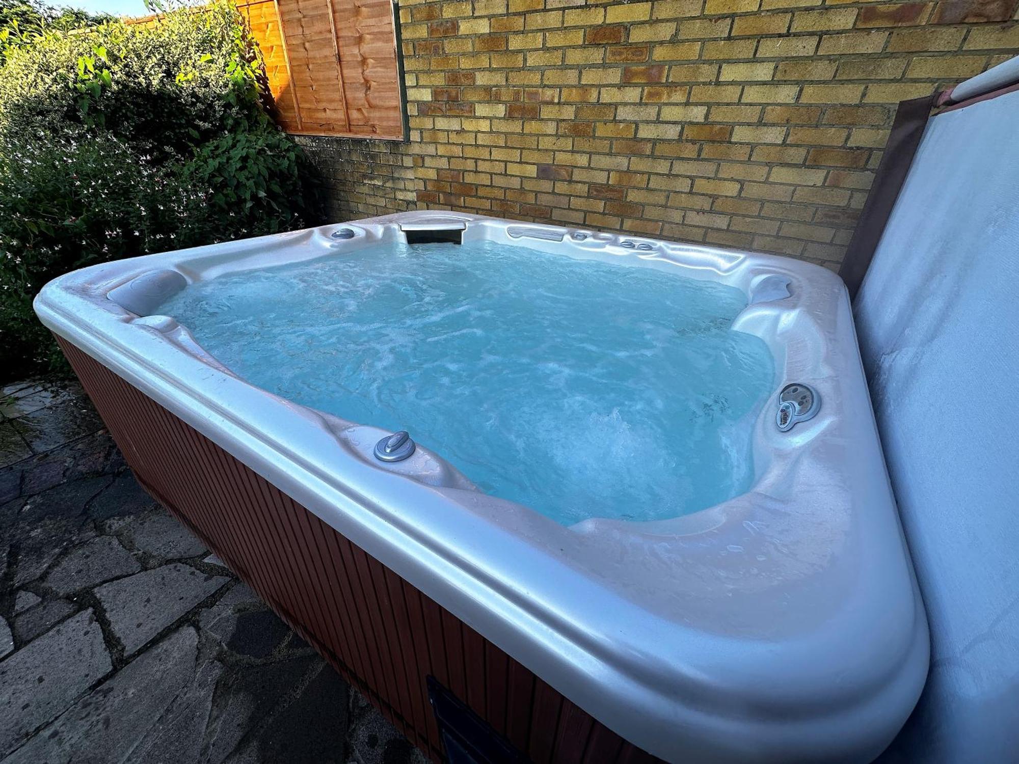 Kennedy Villa - 5 Bedroom House With Hot Tub, Wifi, Free Parkings, Close To Bicester Village Exterior foto