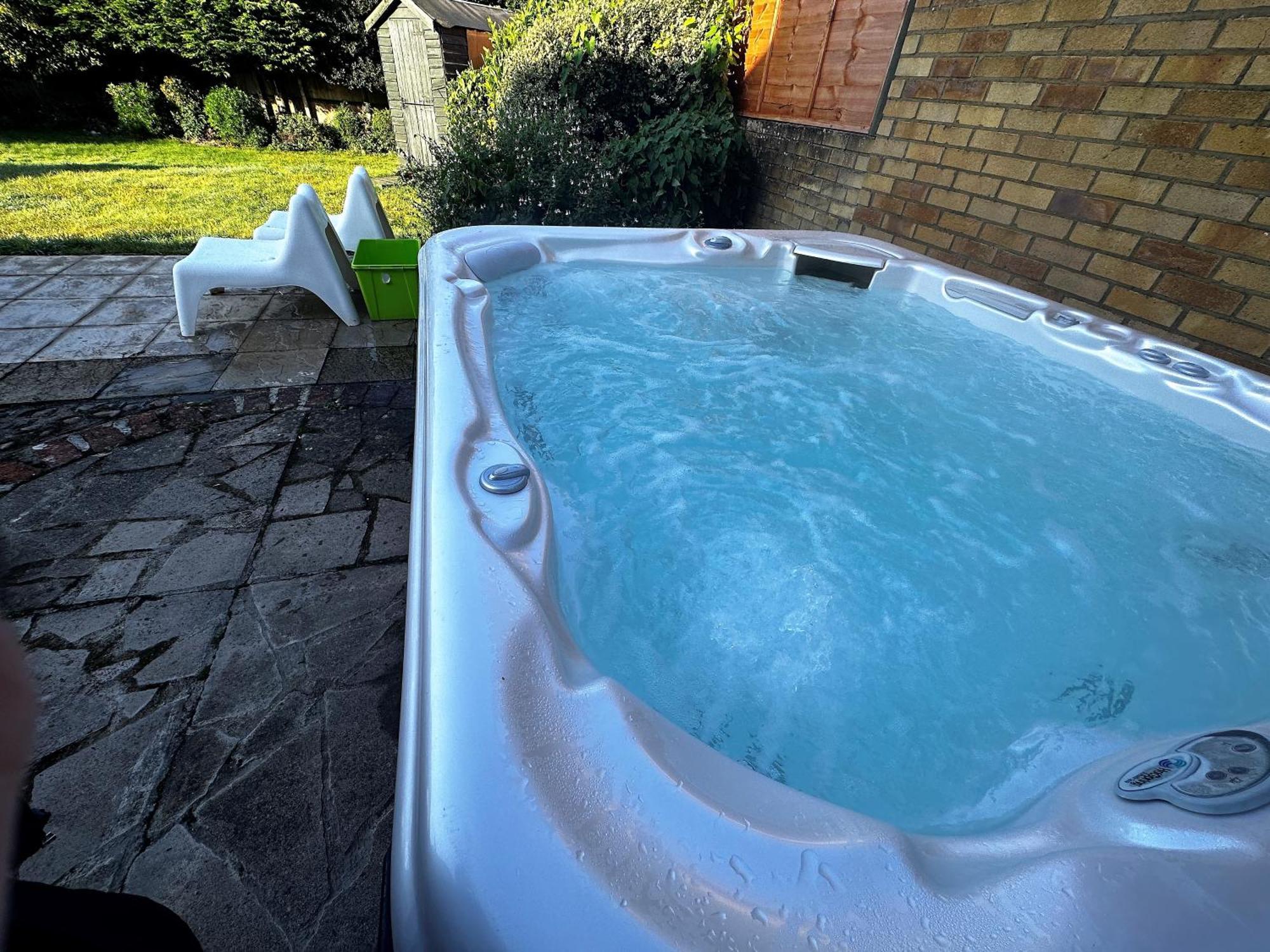 Kennedy Villa - 5 Bedroom House With Hot Tub, Wifi, Free Parkings, Close To Bicester Village Exterior foto