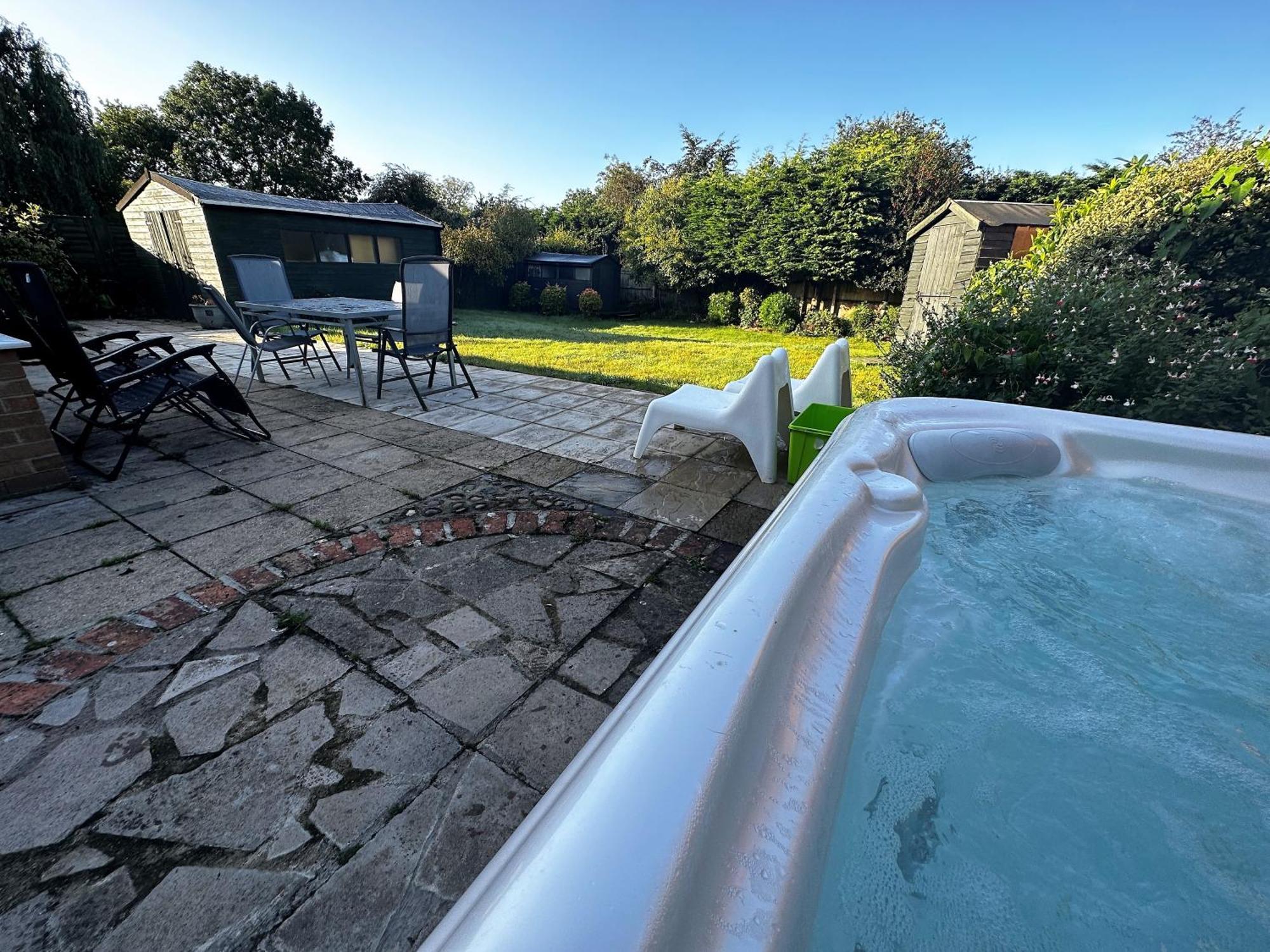 Kennedy Villa - 5 Bedroom House With Hot Tub, Wifi, Free Parkings, Close To Bicester Village Exterior foto