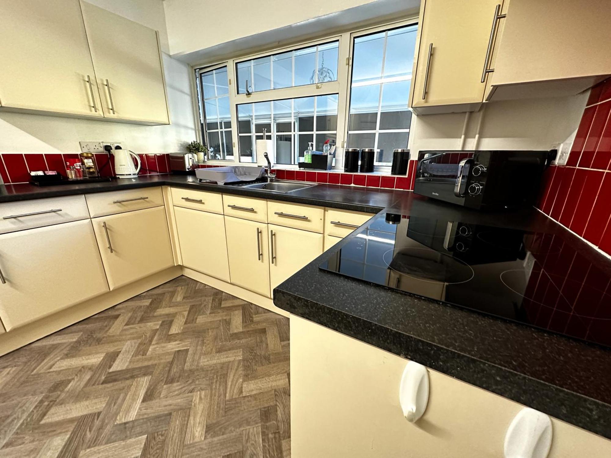 Kennedy Villa - 5 Bedroom House With Hot Tub, Wifi, Free Parkings, Close To Bicester Village Exterior foto