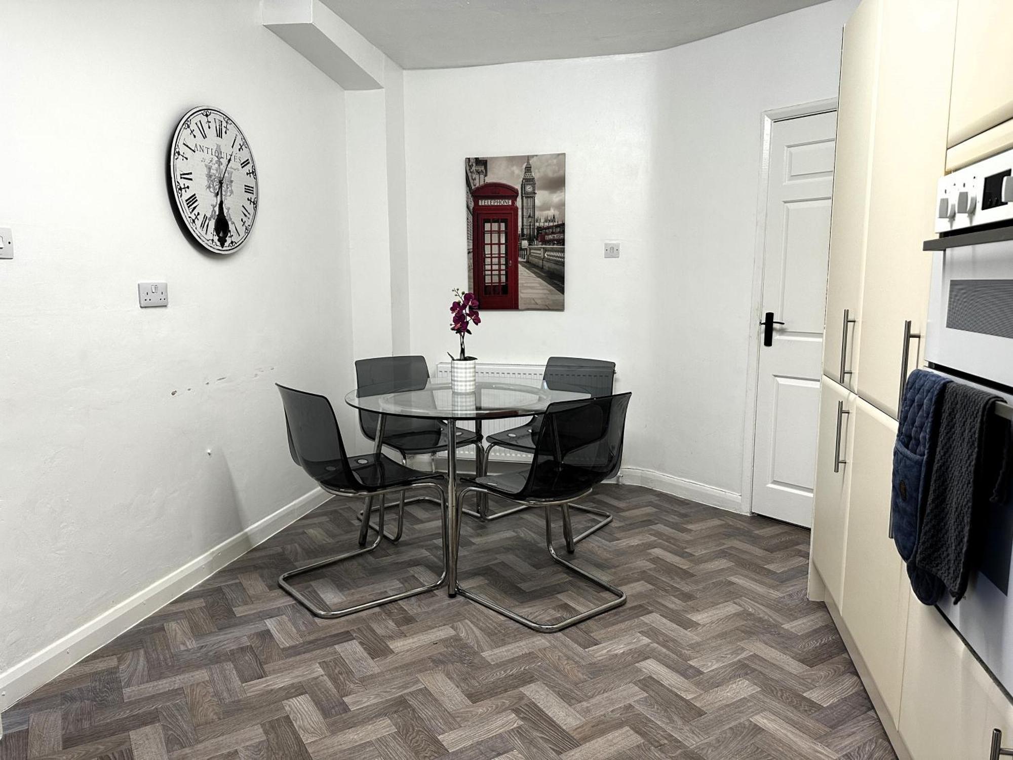 Kennedy Villa - 5 Bedroom House With Hot Tub, Wifi, Free Parkings, Close To Bicester Village Exterior foto