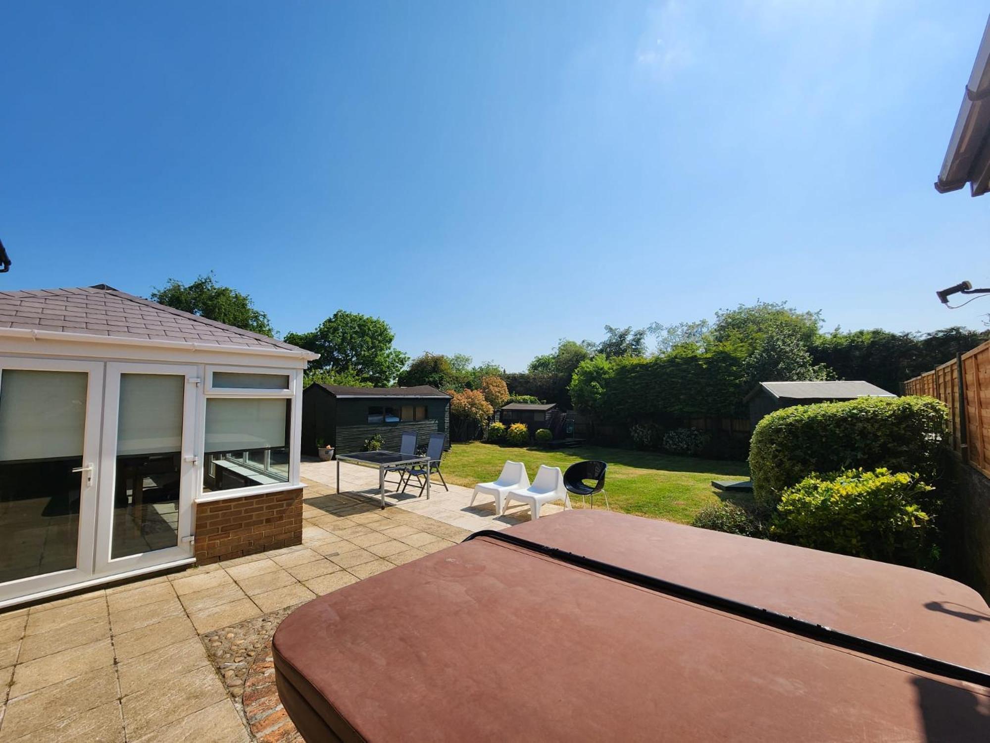 Kennedy Villa - 5 Bedroom House With Hot Tub, Wifi, Free Parkings, Close To Bicester Village Exterior foto